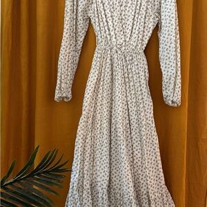 Old Navy White Floral Long Sleeve Dress